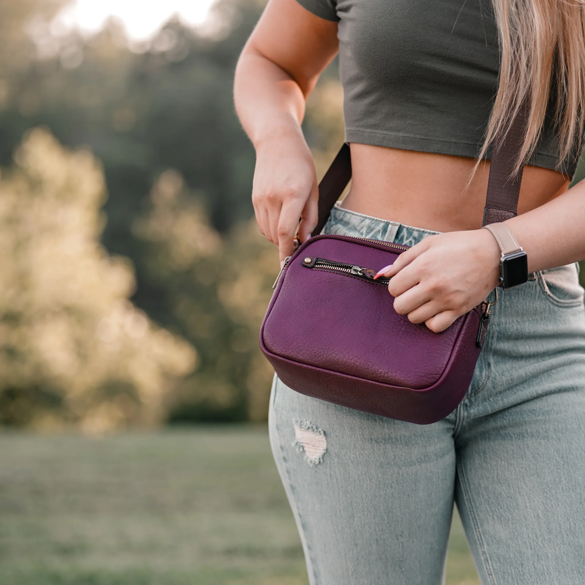 Beverly Compact Conceal Carry Crossbody Camera Bag - Image 3